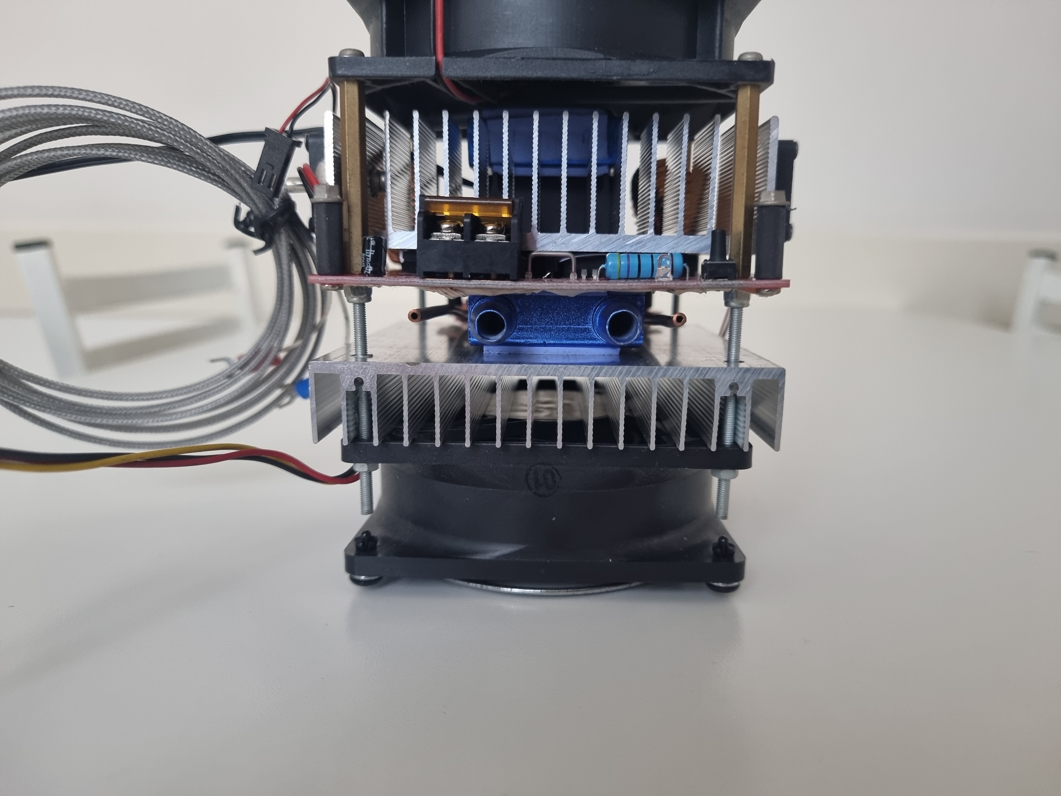 Dissipatore Condensatori-MOSFET Annealer